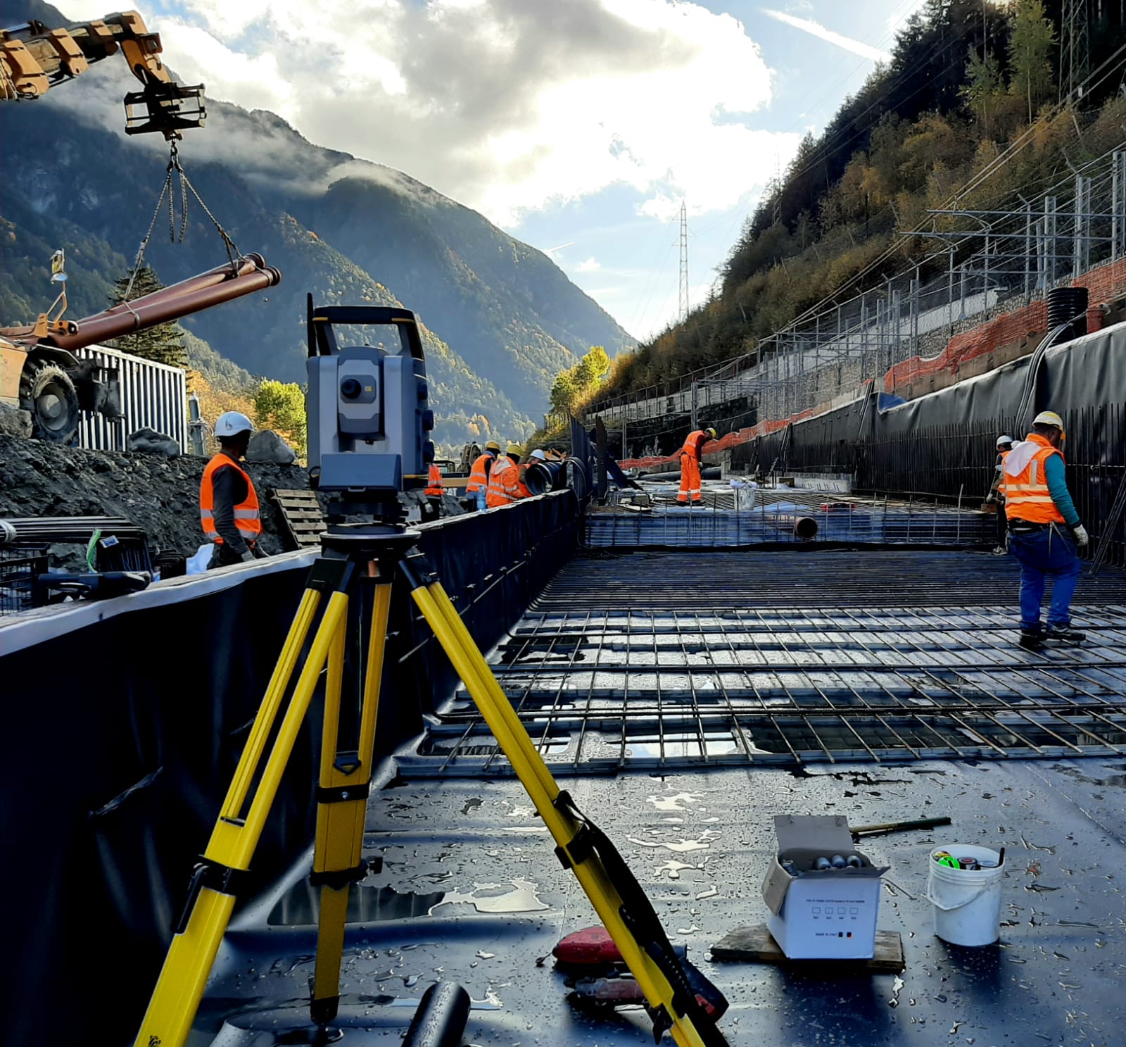 Strumentazione topografica professionale per rilievi di precisione